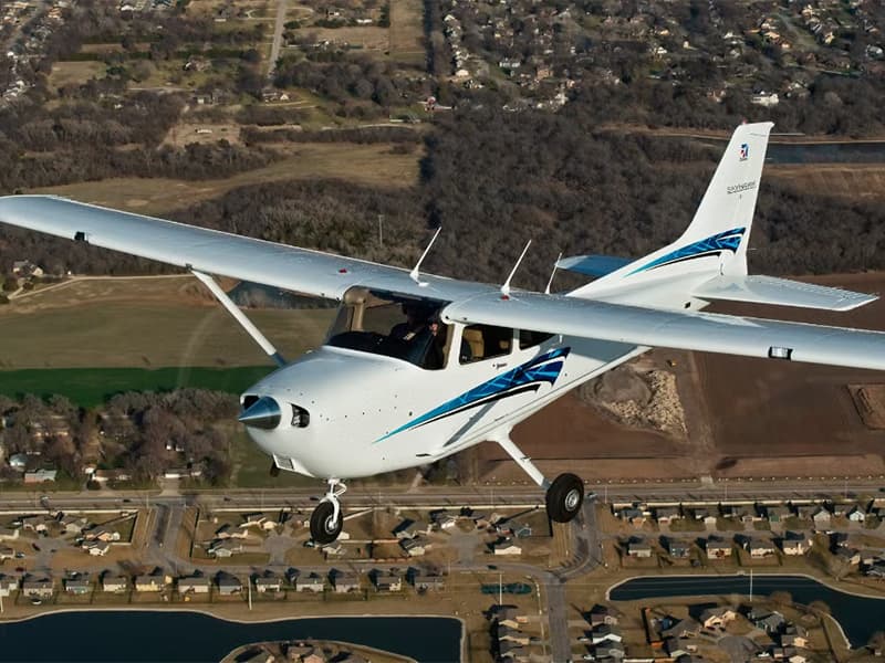 Cessna 172 SkyHawk - Image 1